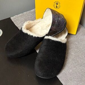 Strive Black and Iridescent Women's Fur Lined Slippers
